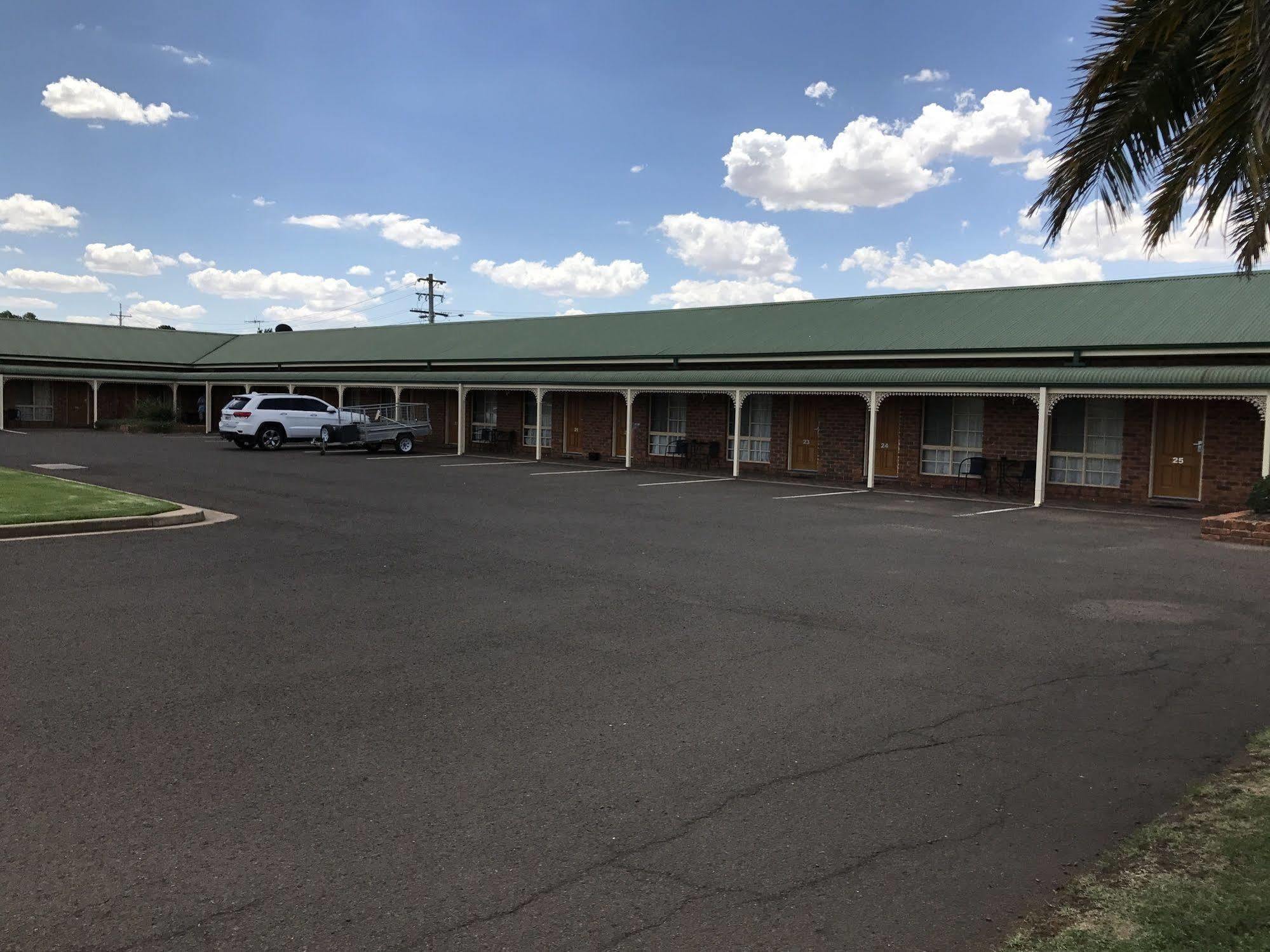 Leeton Heritage Motor Inn Exteriör bild